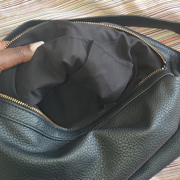 Zip close vegan soft leather tote - Picture 5 of 11